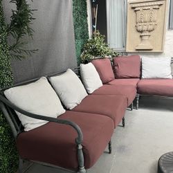 Beautiful aluminum patio set in good condition, only one back cushion is missing (Thomasville).