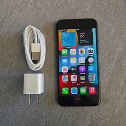 Apple iPhone 7 - UNLOCKED - Like New 