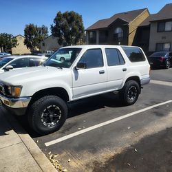 Toyota 4 runner 1990 4x4 V6 emblgine stick shift std 5 speed super clean