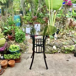 41.5” Bar Height Table: 33”W x 41.5”H