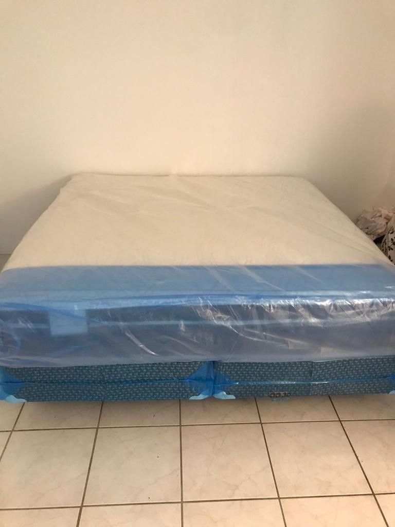 Mattress King size Firm Orthopedic + box spring Gift Totally new 🛏🌟🏠