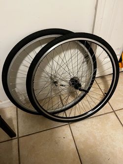 700c wheels and tires