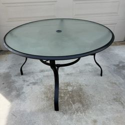 ROUND PATIO TABLE with GLASS TOP