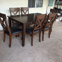 Dining Table And 6 Chairs Like New 