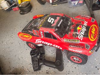 Traxxas 4x4 slash RC car