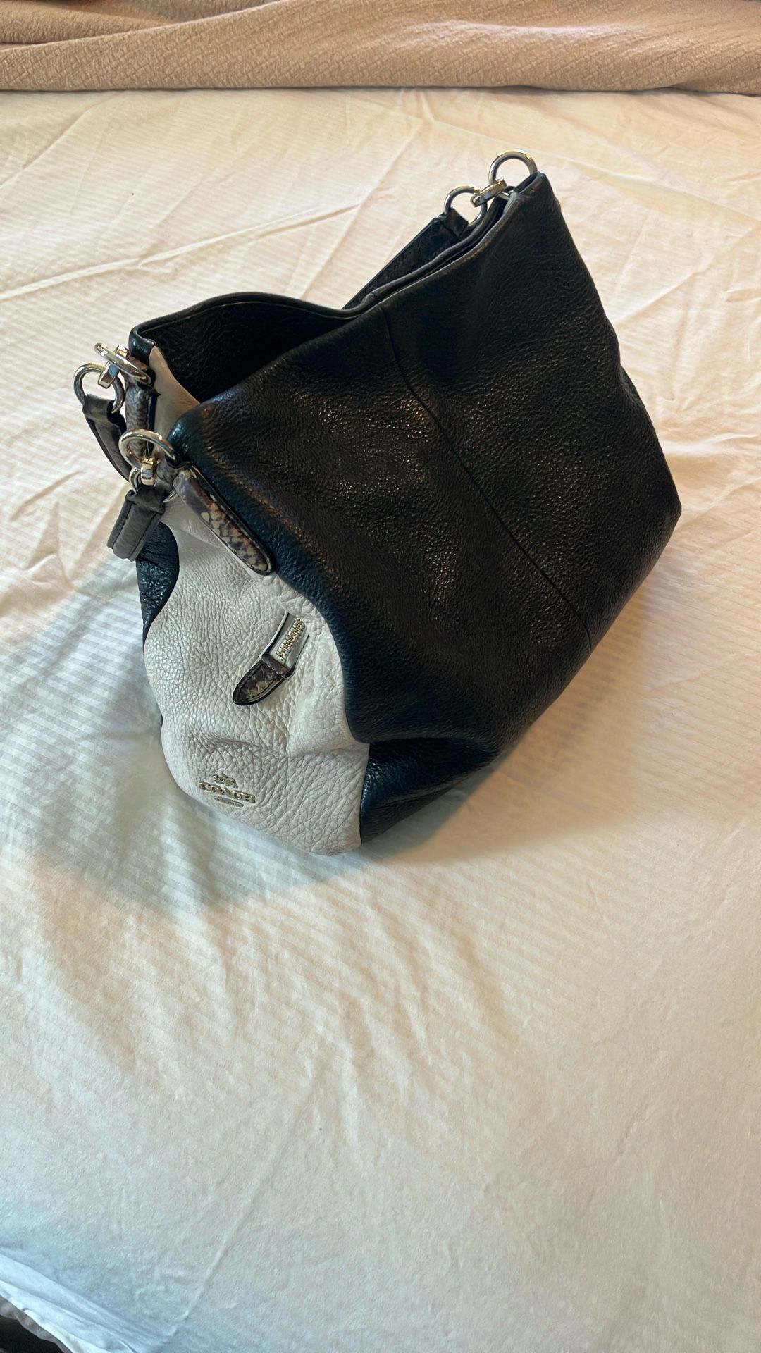 Coach Leather purse For Sale!