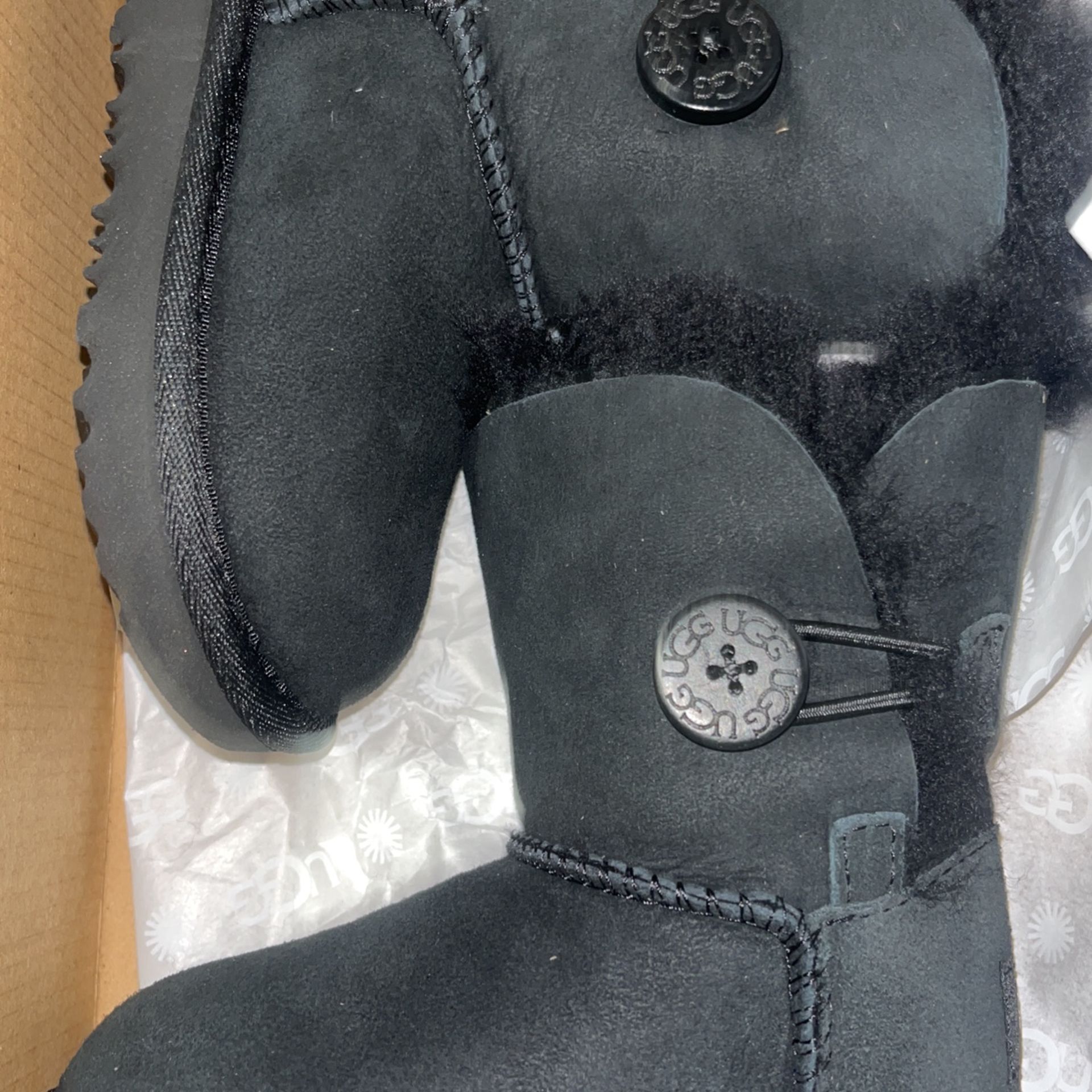 Brand New Uggs Original Price $130 Size 6c