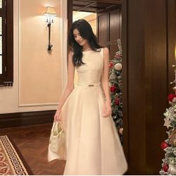 Chic Cream Sleeveless Maxi Dress