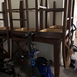 Dining table expandable and 4 chairs