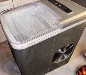 AS IS. INSIGNIA Portable Ice Maker (NS-IMP26SL0)