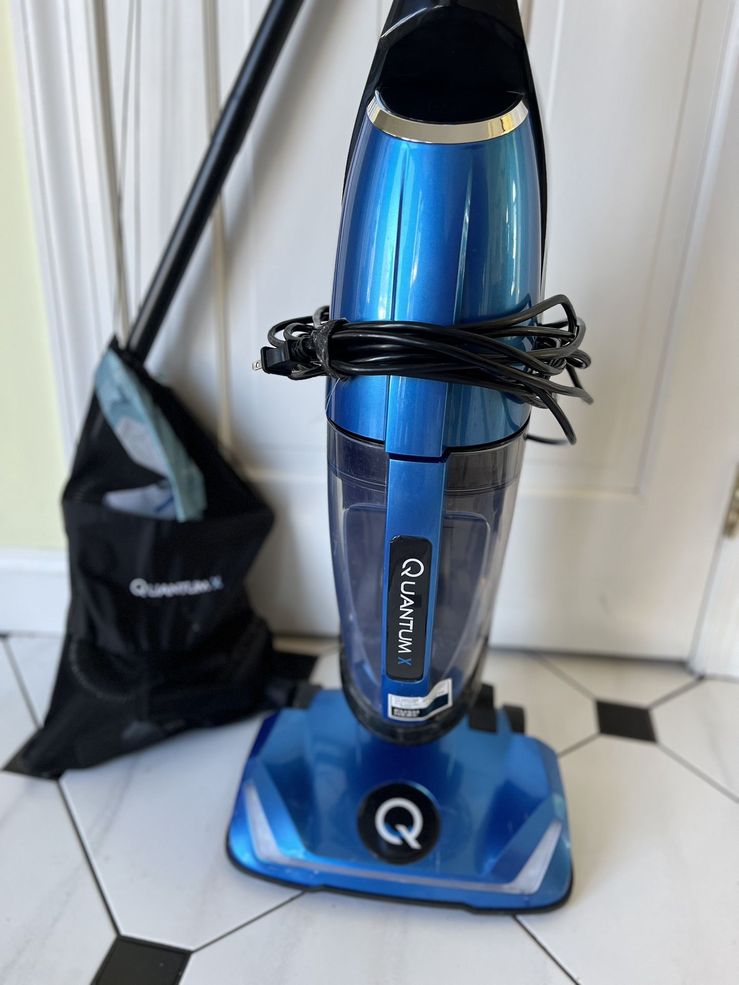 Quantum X Bagless Water Vacuum