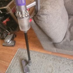 Dyson V10 Vacuum