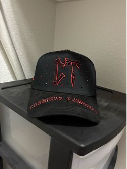 Red corridos tumbados hat