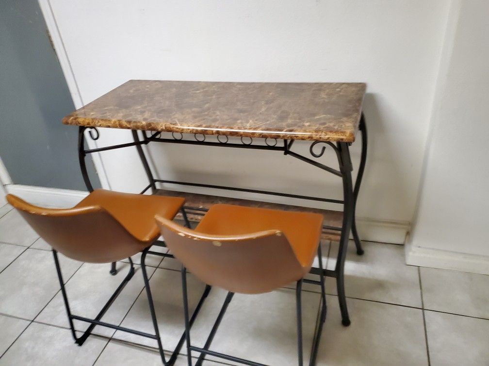 Bar Table & + 2 Chairs