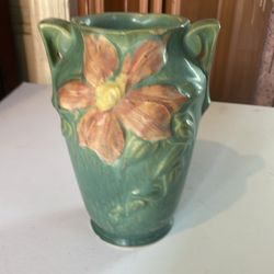 Roseville vase 7 1/2 inches tall