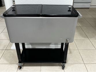 Trinity stainless steel cooler with detachable minor damage to one of the wheels