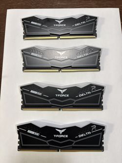 4x16 GB RAM T Force RGB