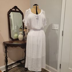 NEW 2X Long White Ruffly Dress