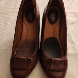 Clark's Artisan Brown Leather Pumps  Size 6.5 W
