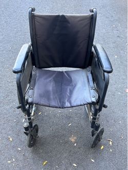 Free wheelchair - it doesn’t come with feet