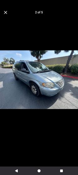 Chrysler Town & Country Minivan