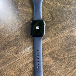 Apple Watch Series 5 44mm GPS - Space Gray Aluminum Case