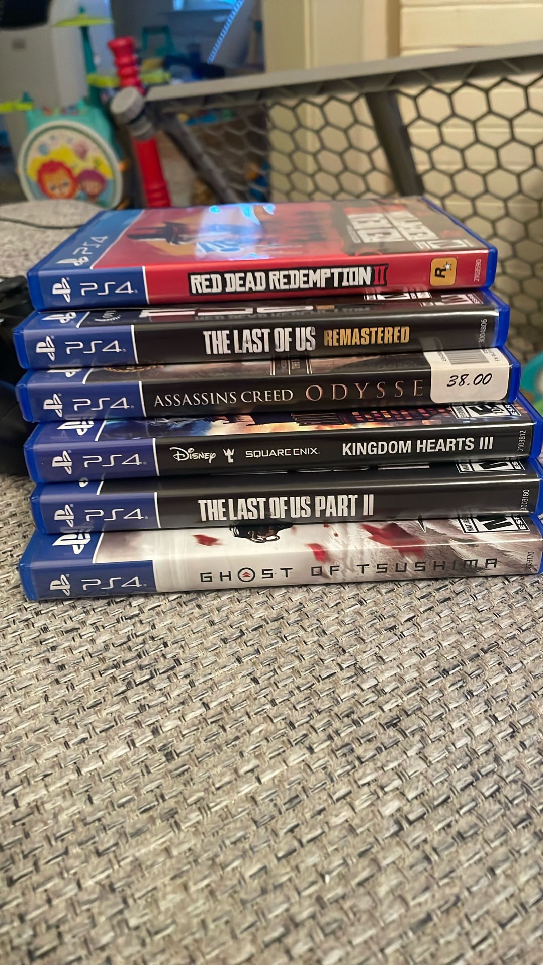 Used PS4 Slim 1TB + 17 games + 2 Controllers