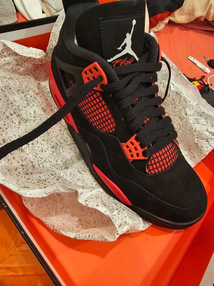 Jordan’s Retro 4s Red Thunders