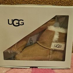 UGG new in box booties size 7