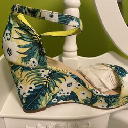 Women's Ashley Flower Printed Wedge Sandals - Green/Yellow Size 9  