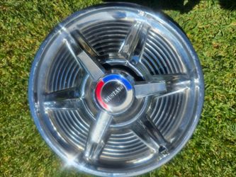 Mustang hubcaps with knockouts