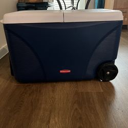 Rubbermaid Rolling Cooler – Large