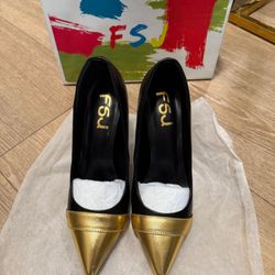 FSJ Black & Gold Pumps *** NEW!!!