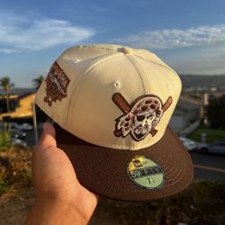 Pirates Fitted Hat Size 7 3/8