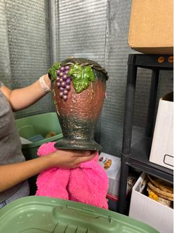 Vase grape design