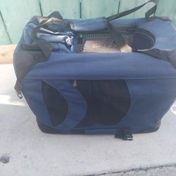 Pet Carrier, good good for small dog or cat and very good condition.