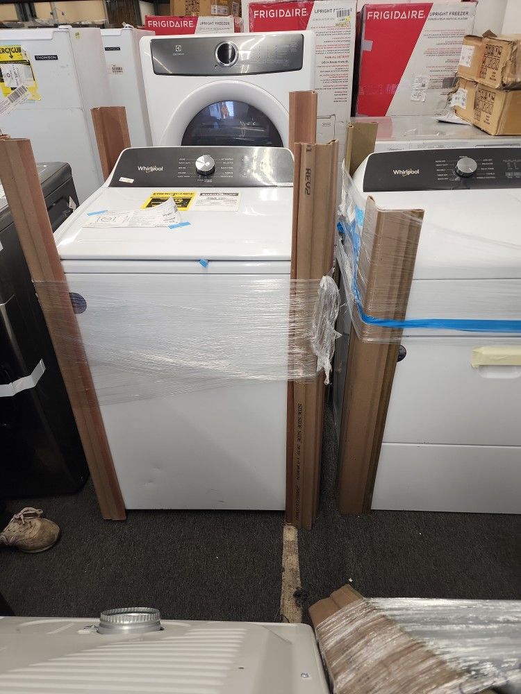 New Whirlpool Washer And Dryer Set