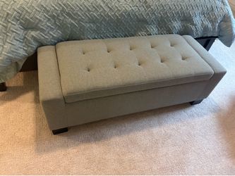 Upholstered storage bench