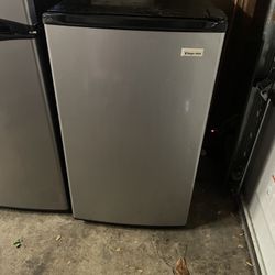 Magic Chef Mini Fridge 