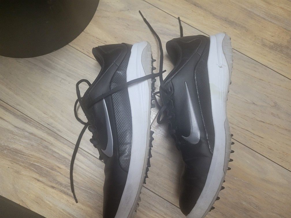 golf shoes