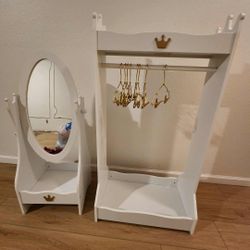 Kids Dress 👗 Up Clothes Rack And Mirror 🪞 Set. Conjunto de perchero y espejo para vestir a niños
