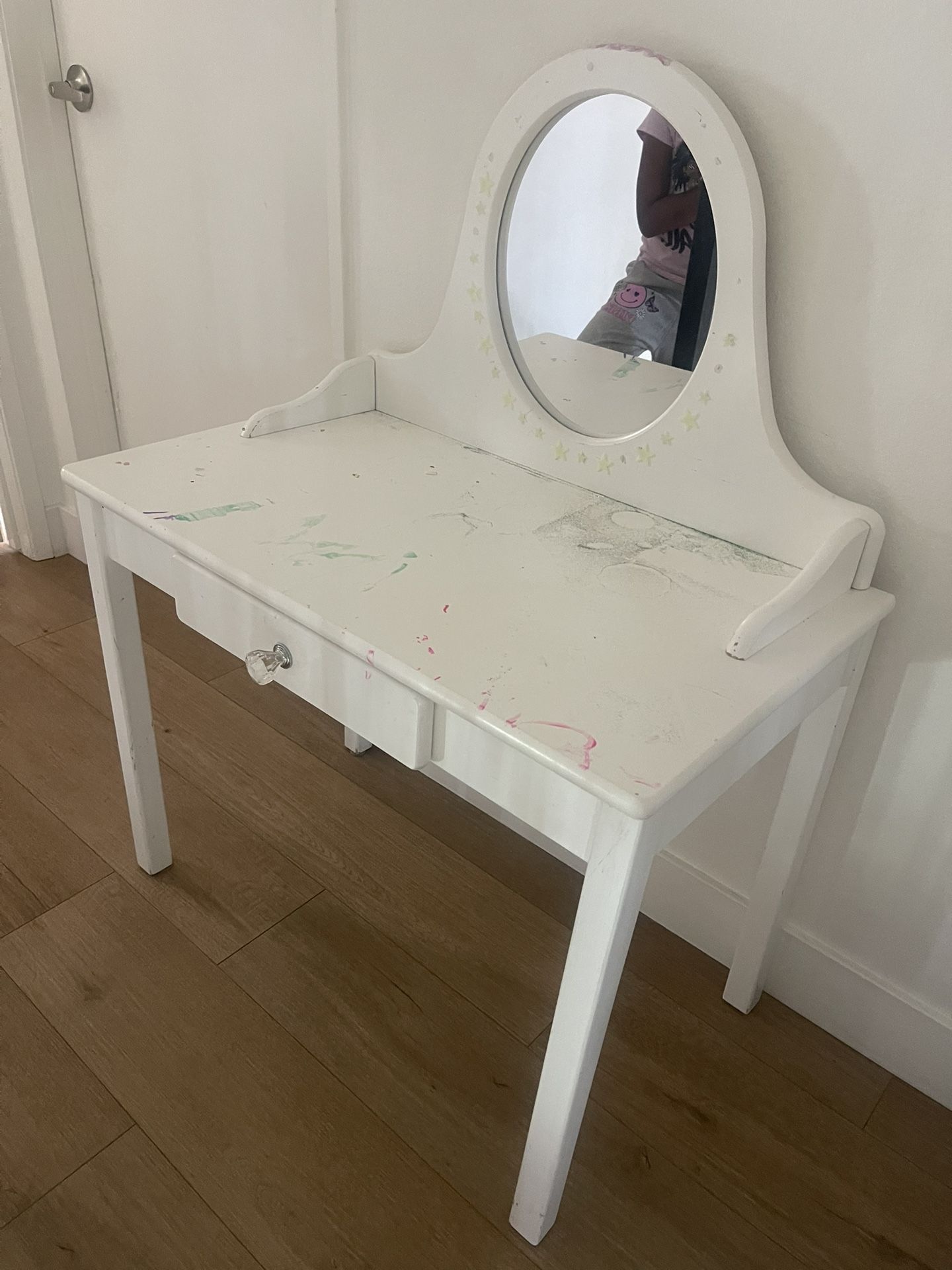 Girls Vanity Table