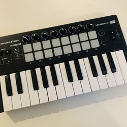 Novation  Launchkey 25 MIDI Keyboard USB 