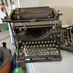 Underwood Type  Writer 