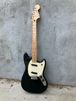 FENDER PLAYER MUSTANG GUITAR BLACK CLEAN AND SOUNDS AWESOME!