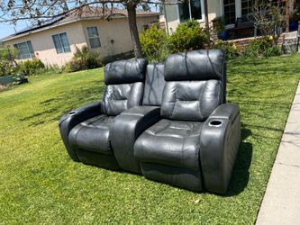 Powered recliner love seat