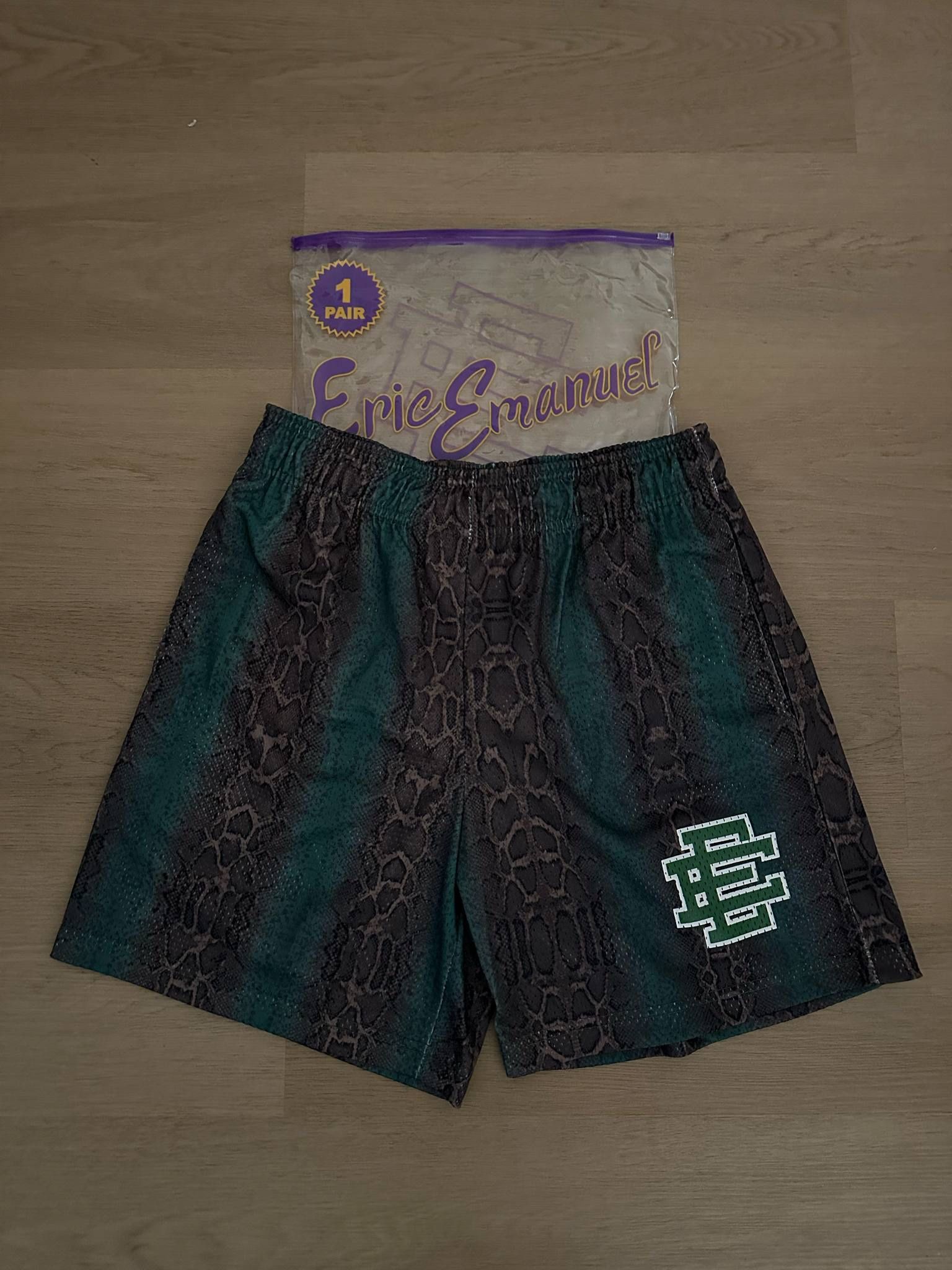 Eric Emanuel Short Size Small