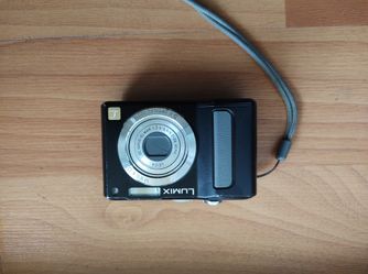 Panasonic lumi DMC LZ8 digital potable point and shoot camera