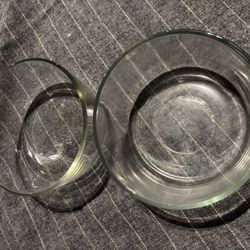 4 Glass Bowls