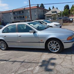 BMW 98 Model 528i 6 Cylinders